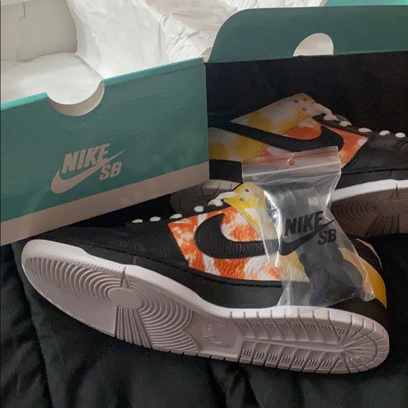 BRAND NEW !!! NikeSB DUNK Low Pro QS “RayGun” - Picture 8 of 12